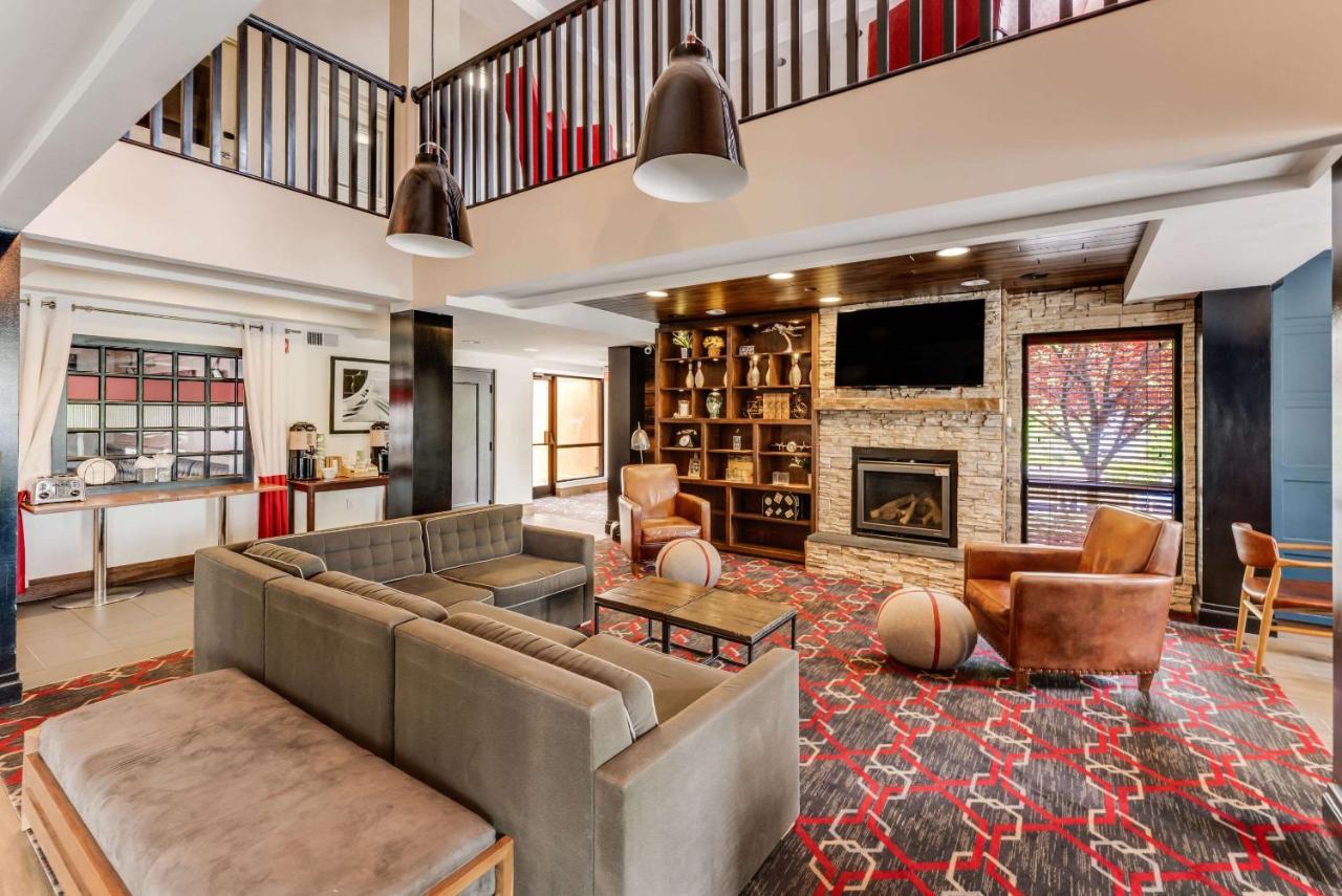 The Crossroads - Hotel